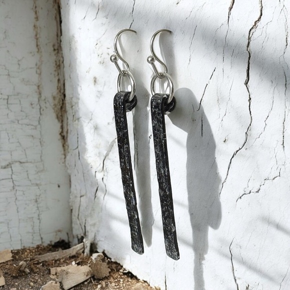 5 For $25💫Hammered Black Aluminum Grunge Dangles Earrings - Picture 6 of 7
